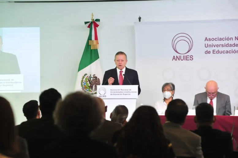 Zaldívar acusa a Norma Piña de meterse a contienda tras investigación en su contra