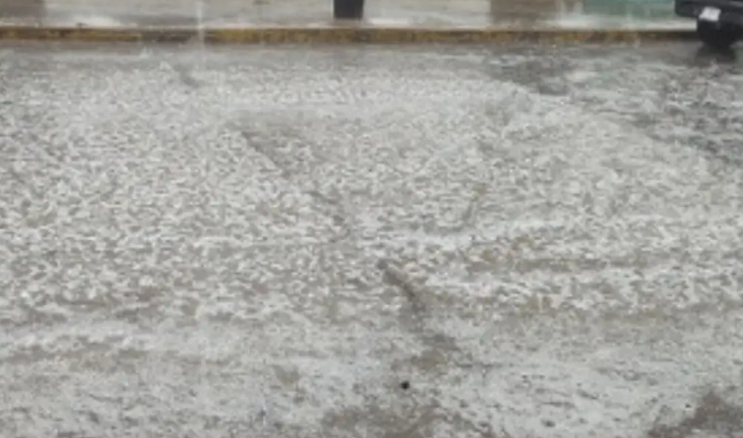 Lluvia e intensa granizada azotan a algunos municipios de Veracruz
