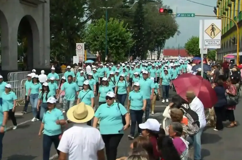 Realizan desfile por el Día del Trabajo en Xalapa