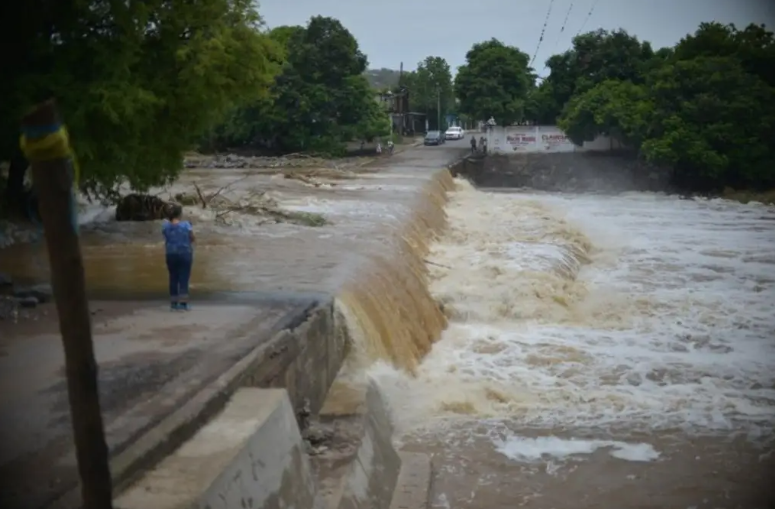 Lluvias dejan 3 muertos en el estado de Veracruz