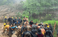 Rescatan a personas atrapadas tras deslaves en Xalapa