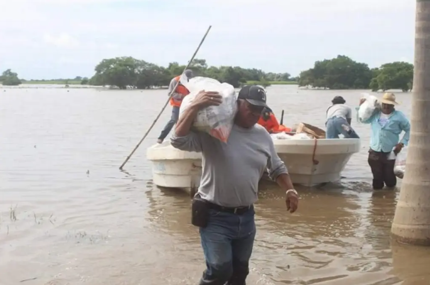 Bajo el agua más del 85% de las localidades de Tlacotalpan por crecida de ríos en la región