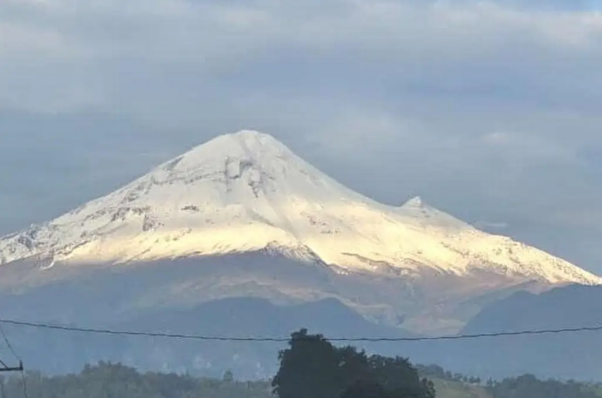 Registran la primera nevada en el Pico de Orizaba