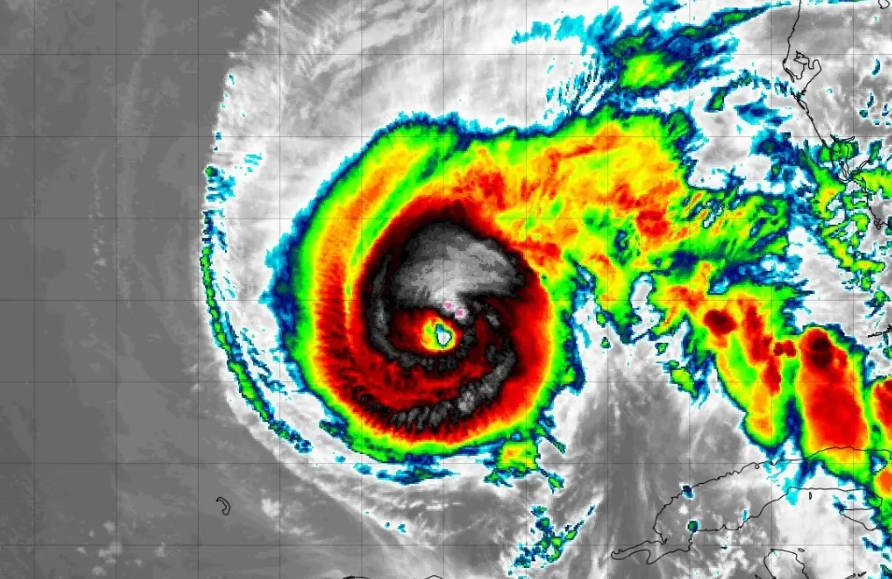 Actualizan posible trayectoria de Rafael en el Golfo de México; emiten Alerta Azul