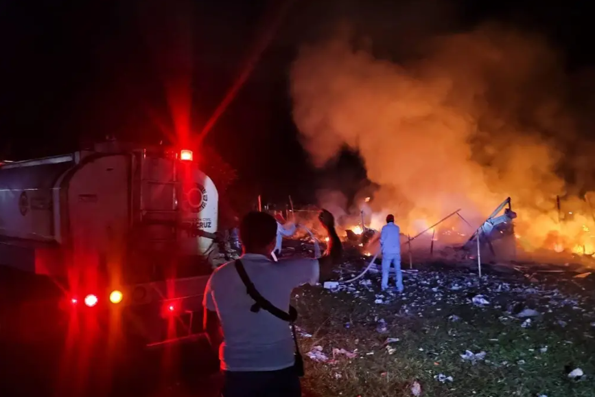 Controlado el incendio en puestos de pirotecnia; no hay lesionados