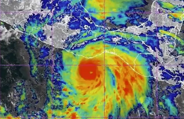 Huracán 'Erick' se fortalece a categoría 2; impactaría con 3 o 4: NOAA