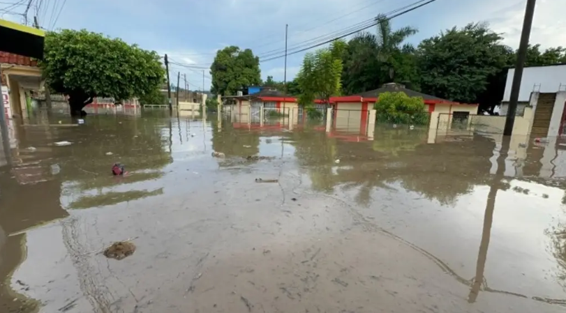 Analizan construir muro o reubicar a familias que habitan en márgenes del río Cazones