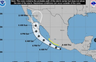 Se intensifica depresión Diecisiete-E a tormenta tropical Raymond
