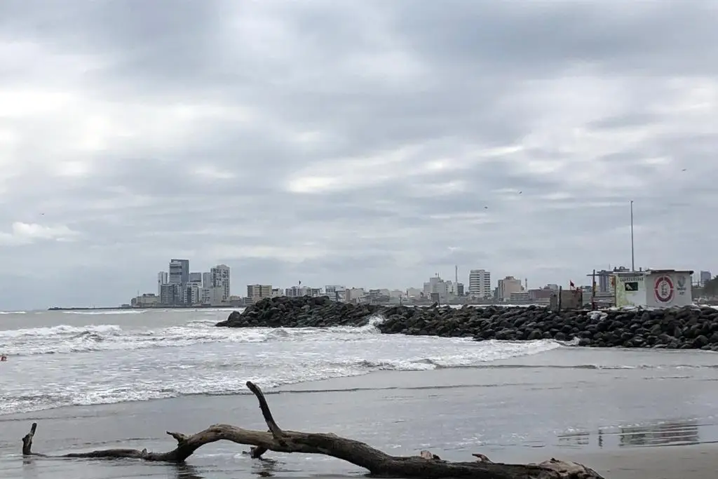 Emiten aviso especial por evento del norte fuerte del nuevo frente frío 33