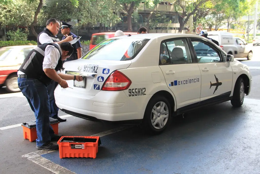 Habrá estacionamiento de corta estadía para taxis de apps en aeropuerto de CDMX: Semar