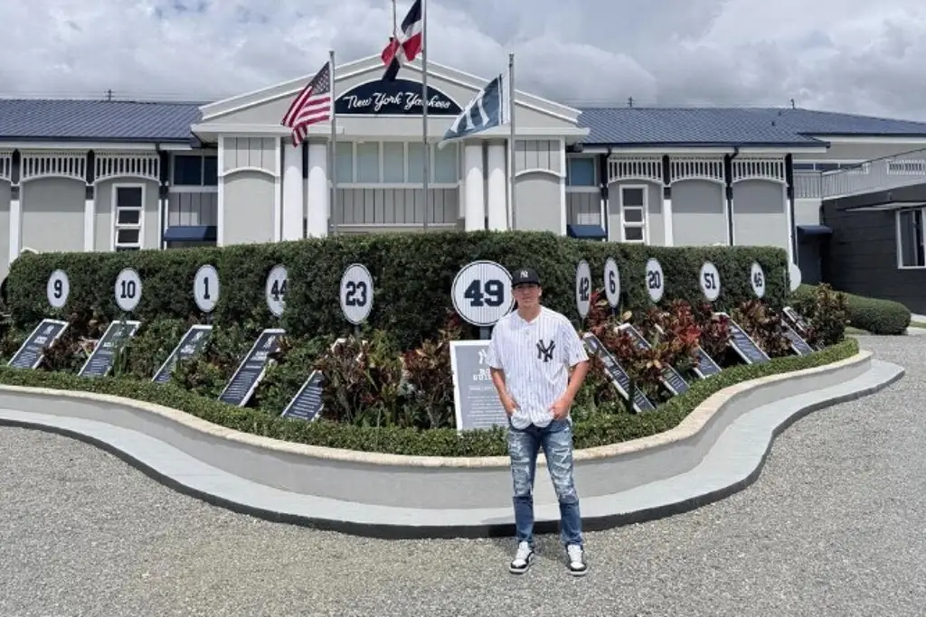 Con 17 años Firma con los New York Yankees y es de Poza Rica