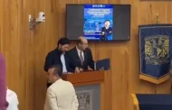Interrumpen y corren al Secretario del Trabajo durante conferencia en la UNAM
