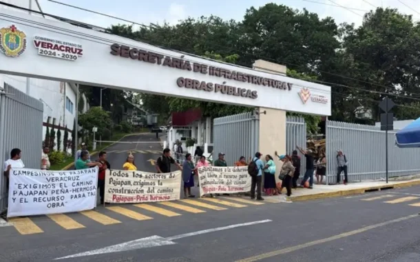Habitantes de Pajapan protestan en SIOP, exigen rehabilitación de carretera