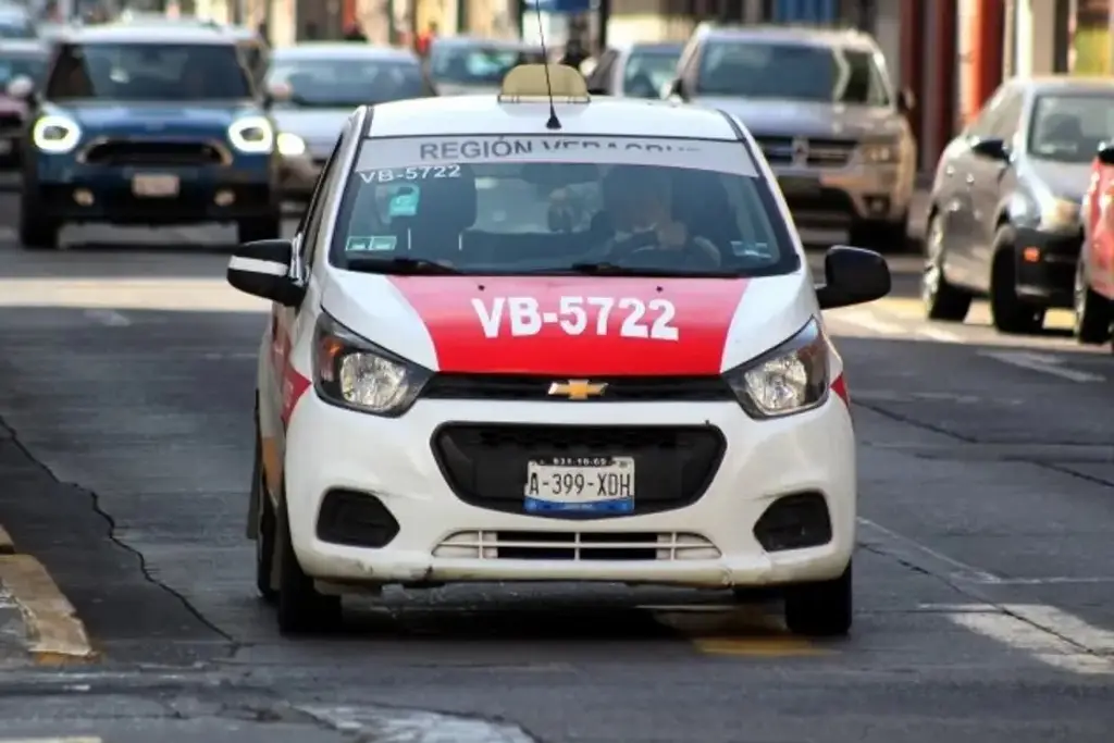 Anuncian programa para la regularización de taxis en Veracruz