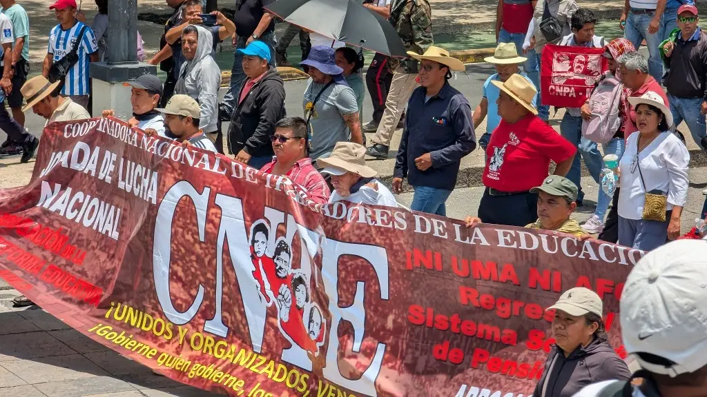 CNTE choca con policías e intensifica protestas en CDMX previo al Mundial