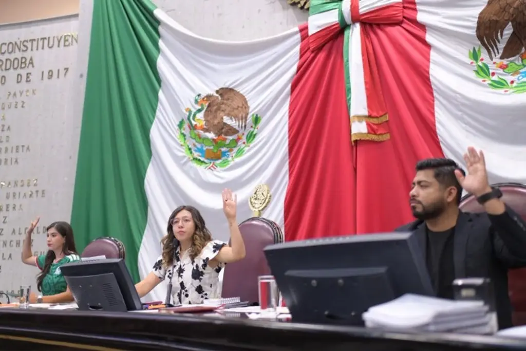 Congreso de Veracruz recibe propuesta de saneamiento financiero municipal