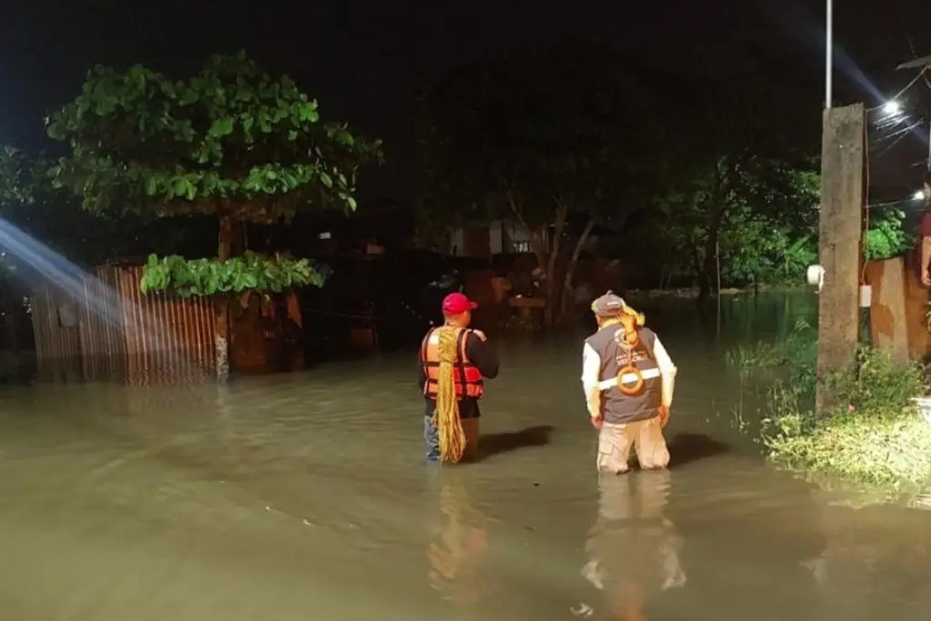 Activan Plan DN-III-E en Isla, Veracruz, por inundaciones a causa de lluvias