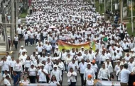 Marchan maestros activos y jubilados del SNTE en Poza Rica