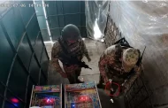 Captan en video a soldados de la SEDENA plantando droga en un local