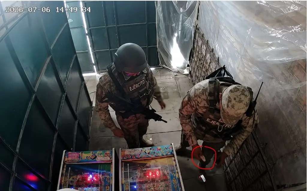Captan en video a soldados de la SEDENA plantando droga en un local