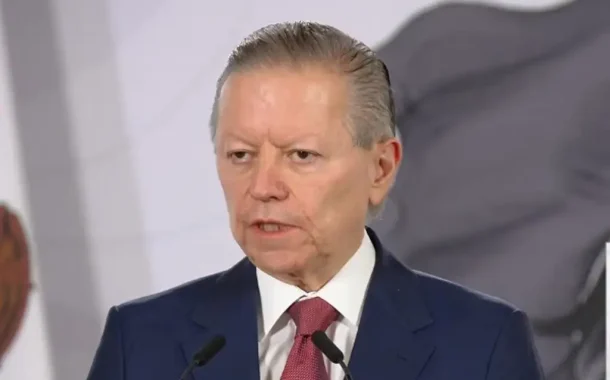 Orden de aprehensión no impide ser candidato: Zaldívar