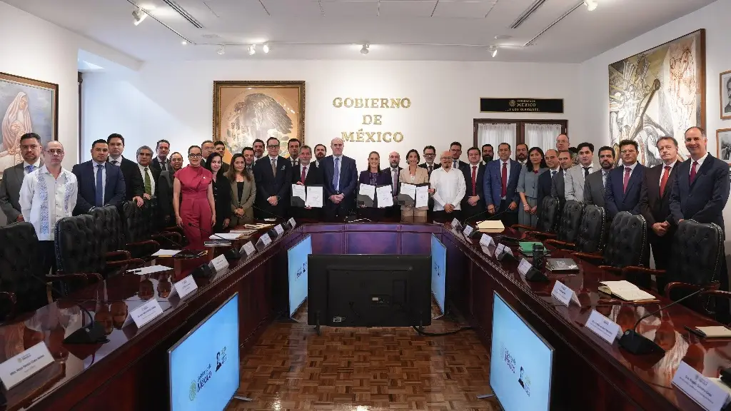 Renueva Sheinbaum acuerdo con gasolineros para contener precios