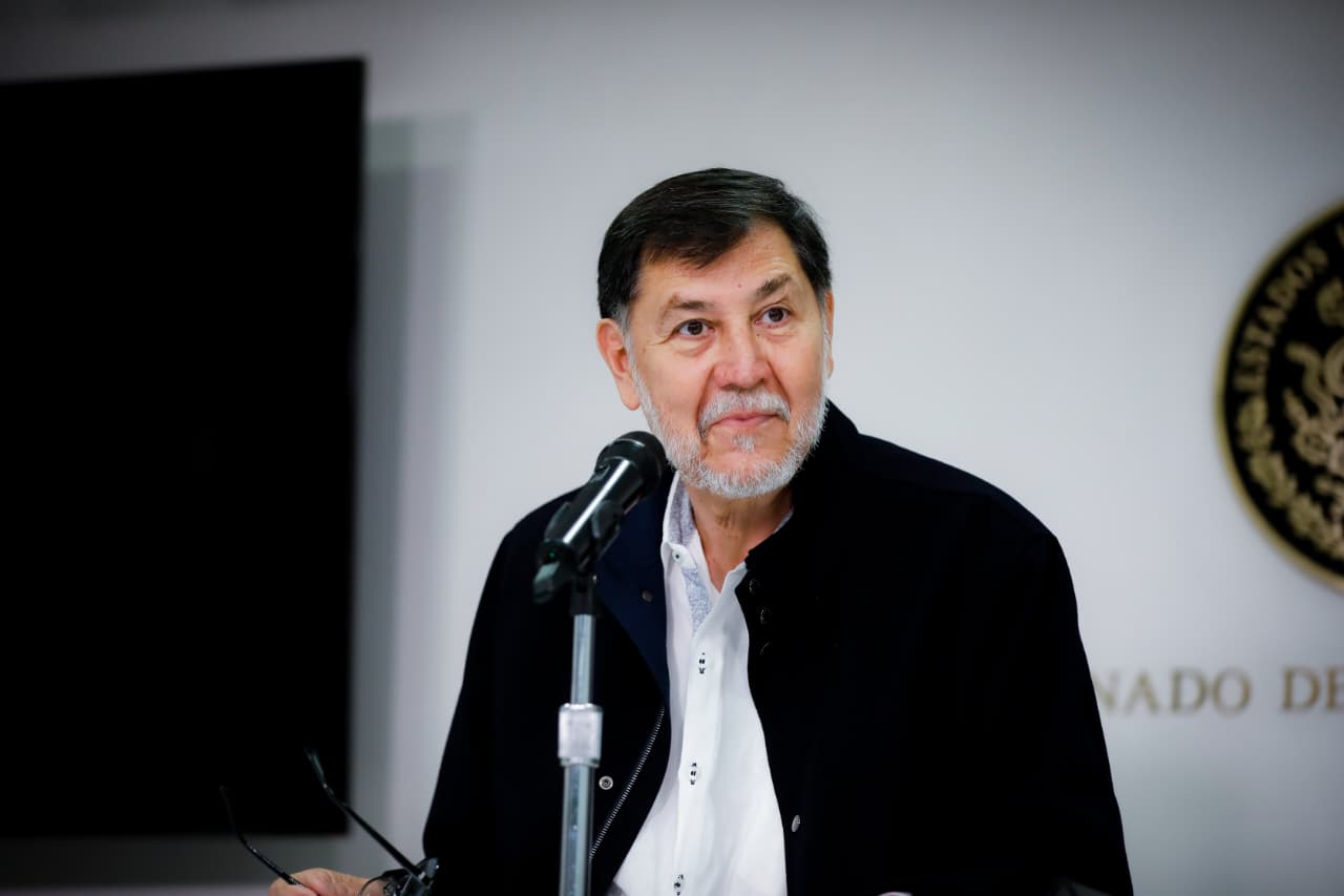 Revocan sentencia contra Fernández Noroña