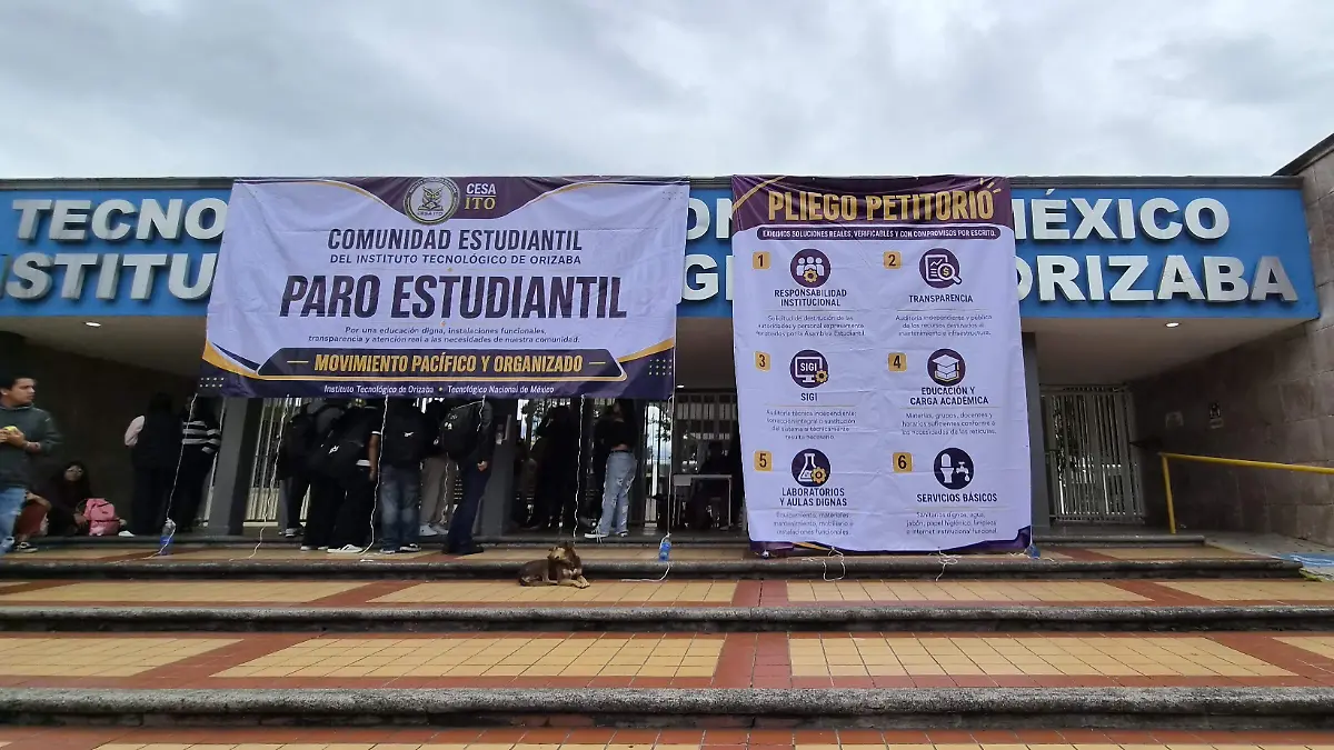 Alumnos del Tecnológico de Orizaba  toman plantel