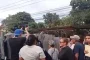 Antimotines desalojan bloqueo en carretera Las Trancas - Coatepec
