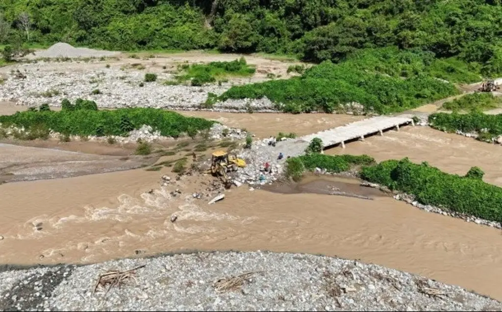 Nahle pide a SICT acelerar reconstrucción de puente en Ilamatlán