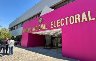 Tras señalamientos de irregularidades, INE revisará licitación de credenciales para votar